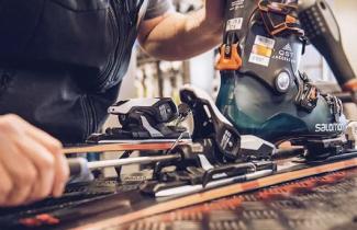 Ski binding adjustment